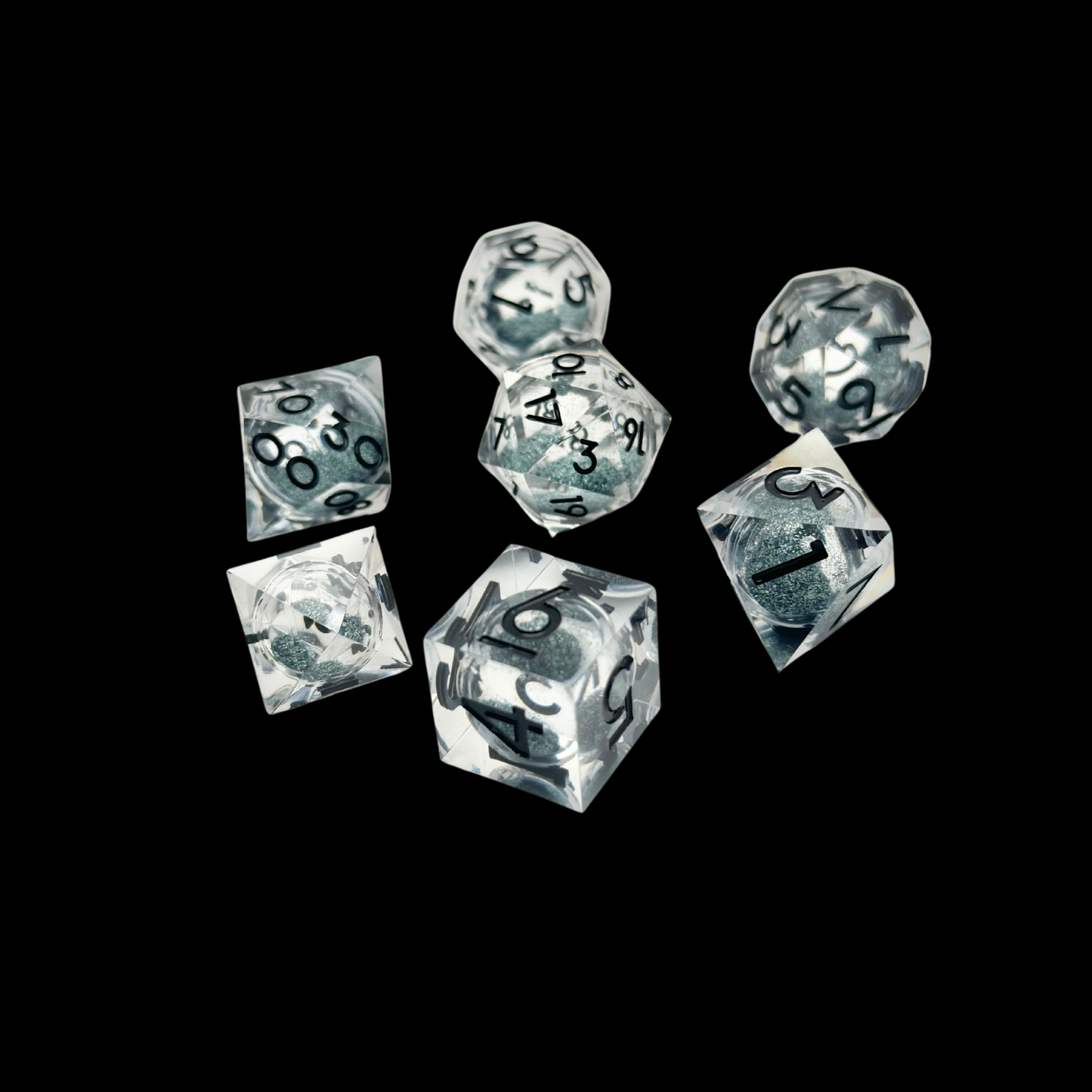 Jeu de dés Donjons et Dragons en résine à noyau liquide Argent/Bleu/Noir