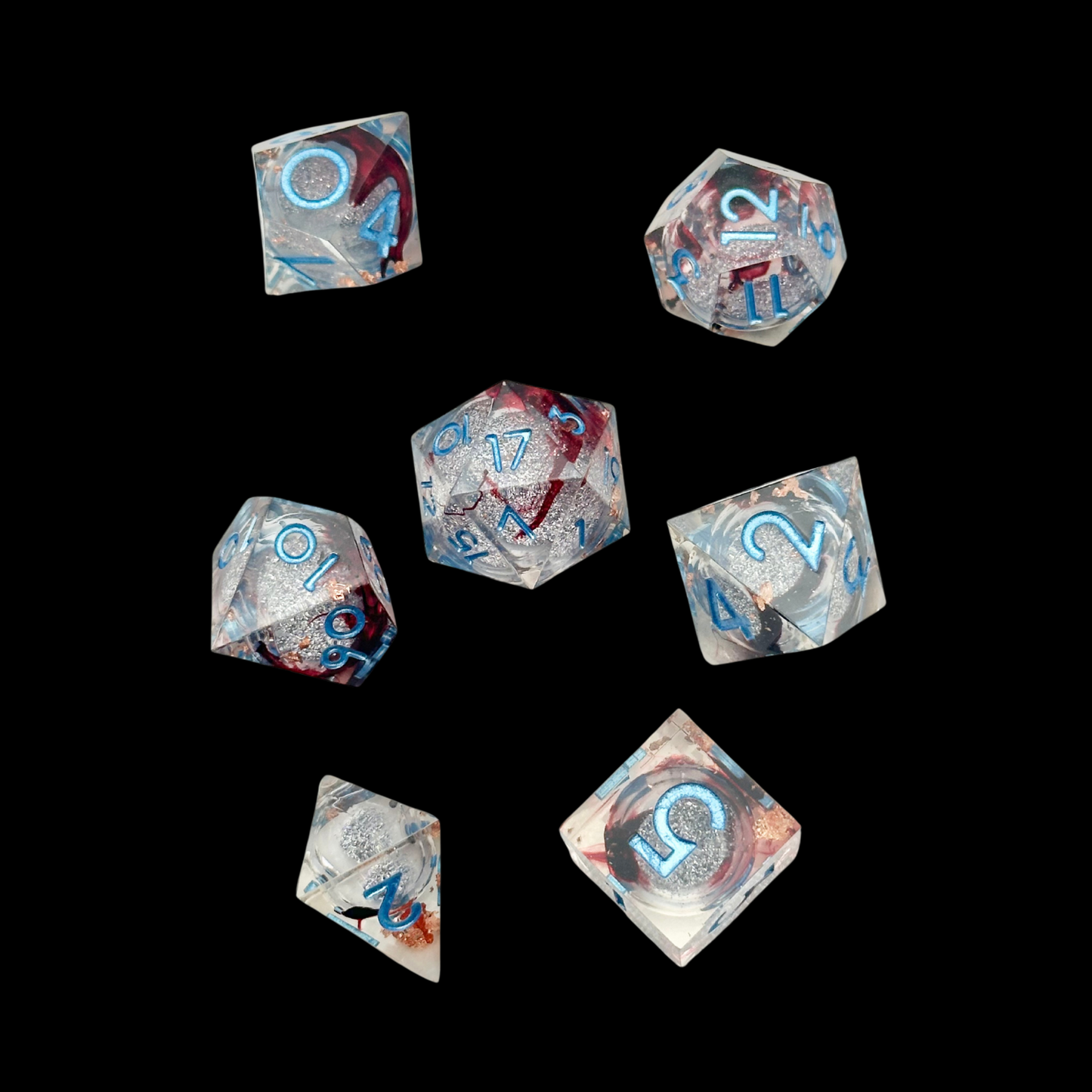 Jeu de dés Donjons et Dragons en résine à noyau liquide bleu/rouge/argent